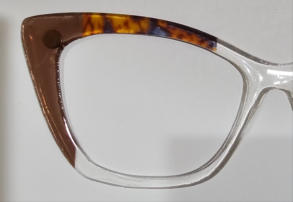 Brown Tort Faded to Clear