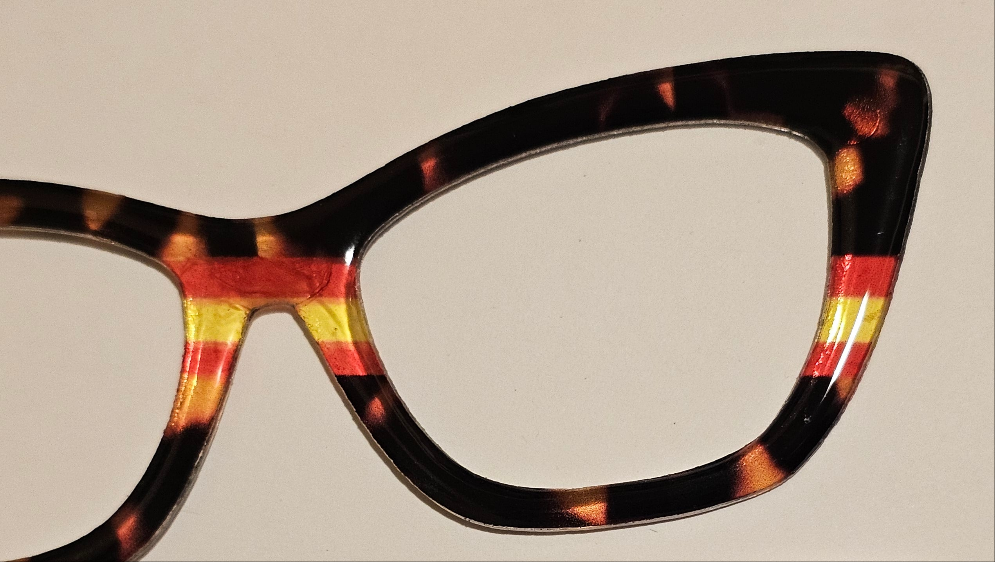 "STRIIPE" Striped Tort